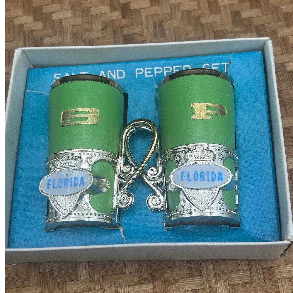 Florida Souvenir Green MCM Salt and Pepper Set, Wood w Metal‎ Holders Japan